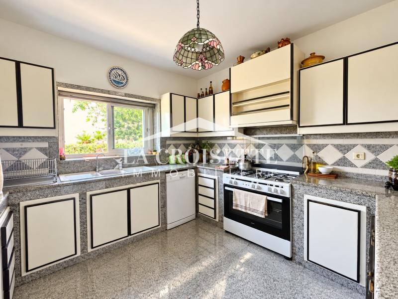 Villa meublée S+5 avec piscine à La Marsa